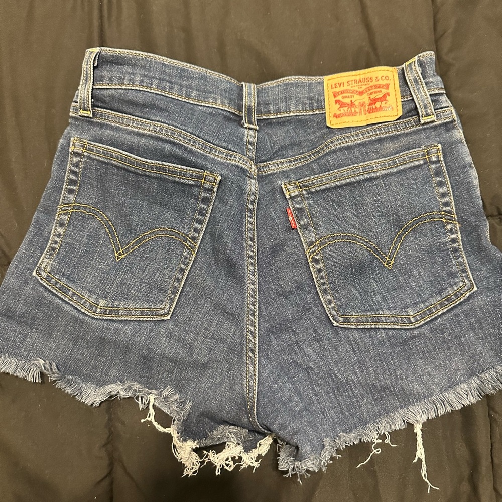 Levi Shorts - Picture 3 of 5